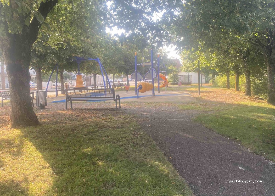 (88300) Neufchâteau - Avenue de la Grande Fontaine — foto 2