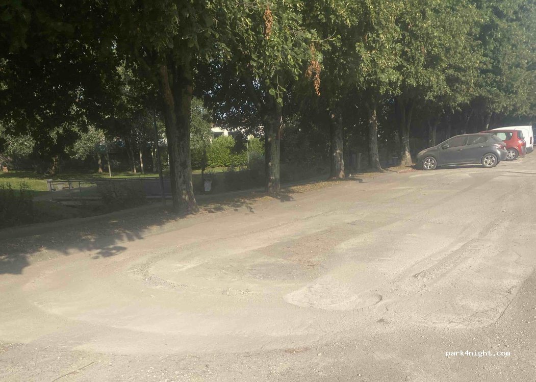 (88300) Neufchâteau - Avenue de la Grande Fontaine — foto 4
