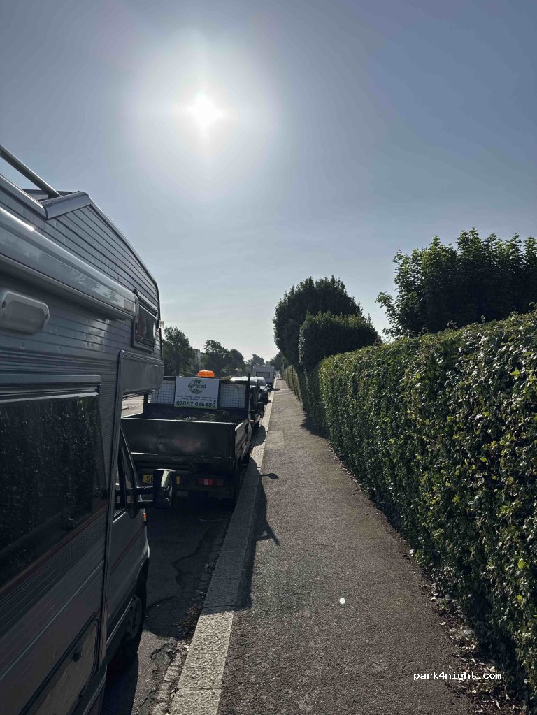 (SS1 3BG) Southend-on-Sea - Thorpe Bay Gardens — foto