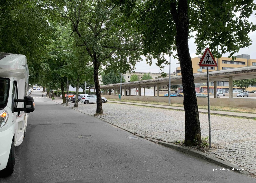 (4805-133) Caldelas - Rua Pre. Silva Gonçalves — foto 2