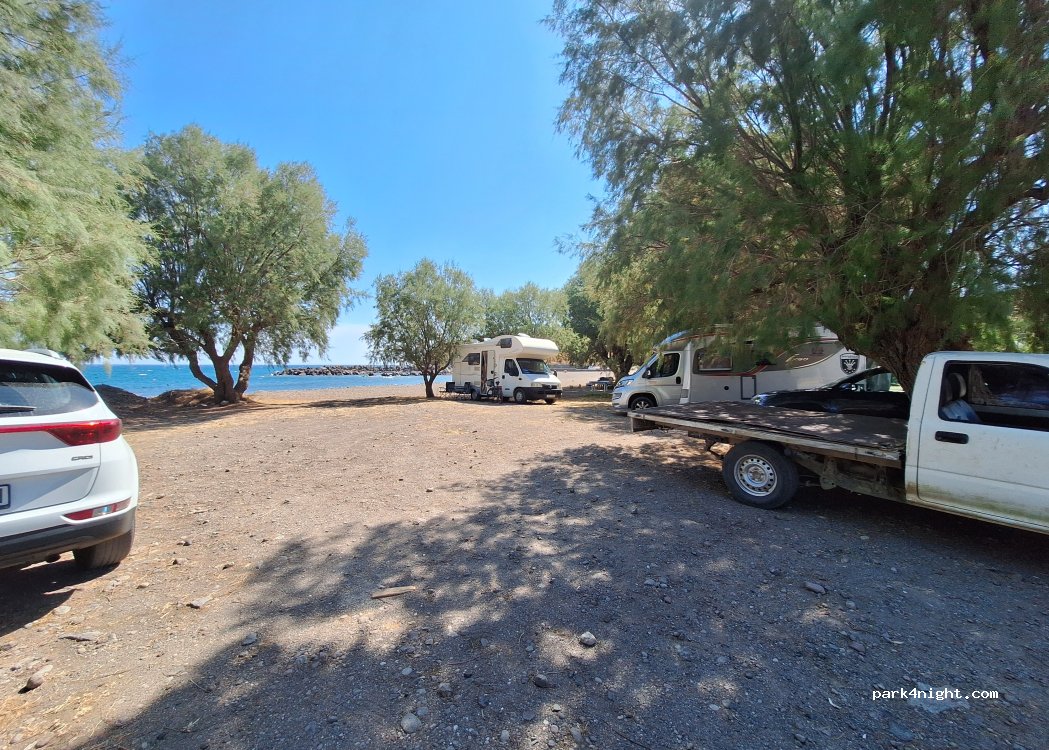 (81105) Tavari - Unnamed Road — foto