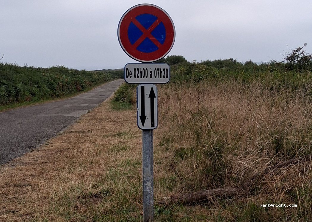 (29570) Camaret-sur-Mer - Rue Pierre Peron — foto 3