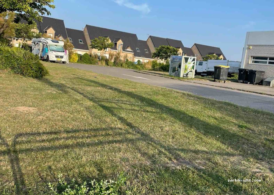 (62231) Sangatte - Rue Sentier de l'Église — foto 2