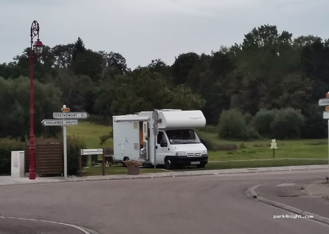 (10500) La ville-aux-Bois - Rue du petit étang — foto 3