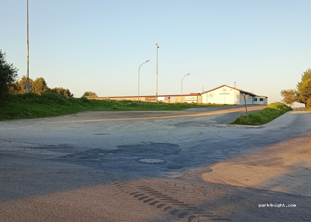 (3664) Martinsberg - Sportplatzstraße — foto 2