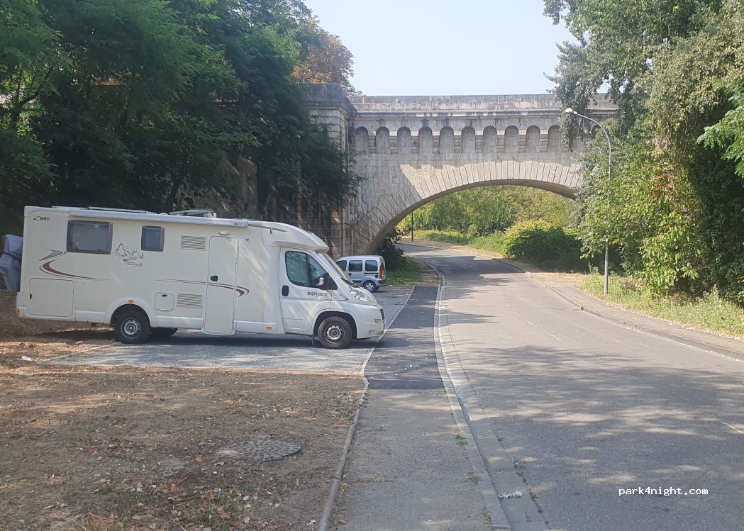 (47520) Le Passage - Rue Sacha Guitry — foto