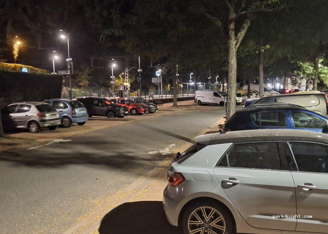 (69260) Charbonnières-les-Bains - Promenade de la Gare — foto