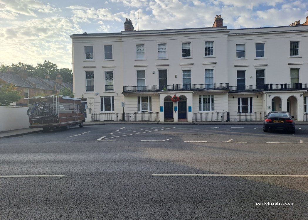 (CV32 4LY) Warwick - Hamilton Terrace — foto