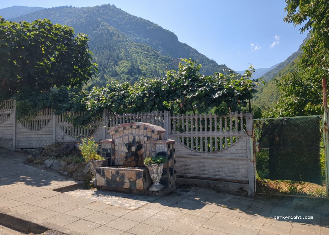 (2604) Dupnitsa - Hristo Botev Street — foto