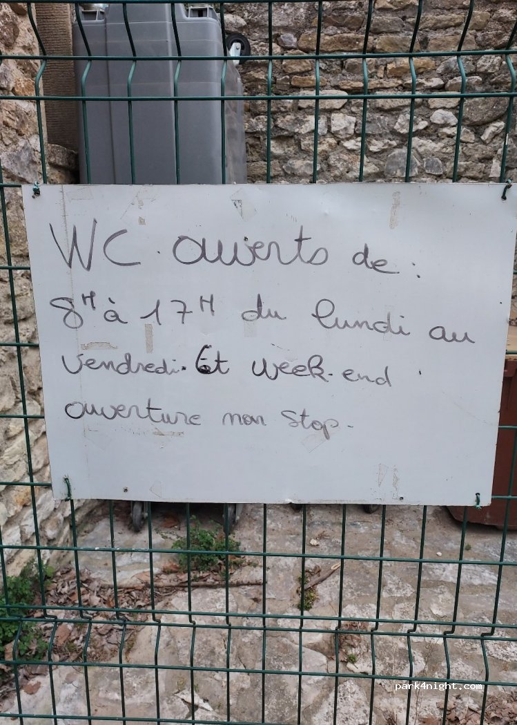 (30700) Uzès - Fontaine d'Eure — foto 3