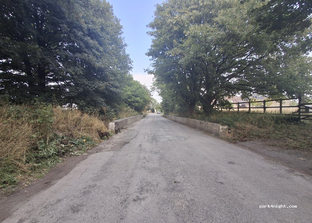(SN14 8) Marshfield - A420 — foto