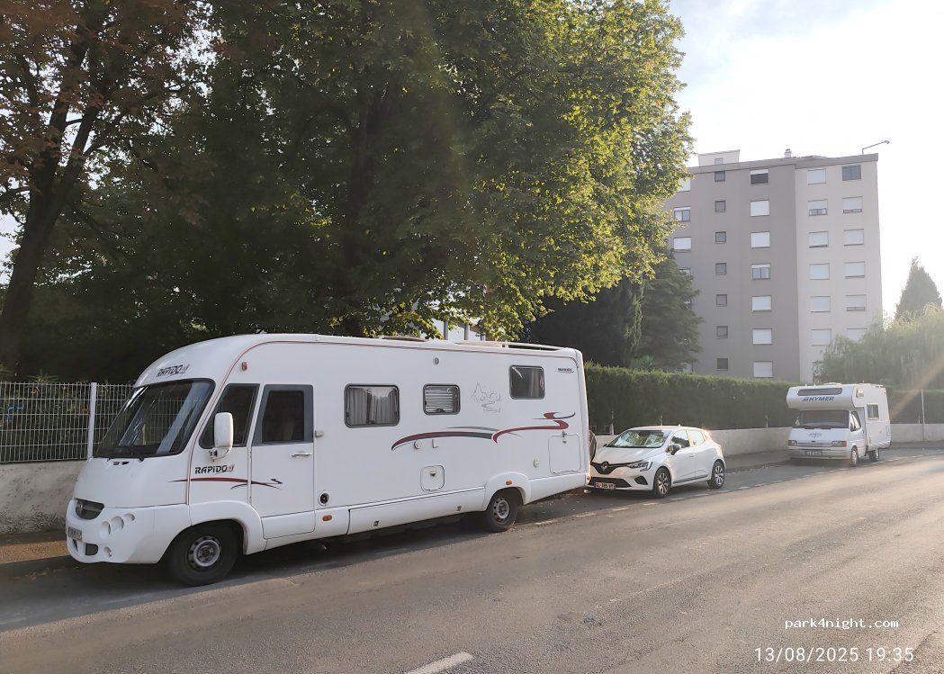 (30947) Nimes - Rue André Simon — foto