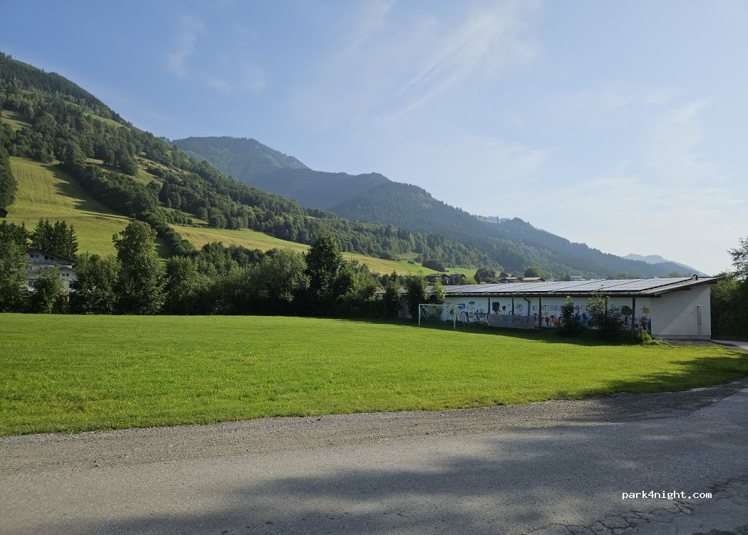 (5671.0) Bruck an der Großglocknerstraße - Oberhofweg — foto