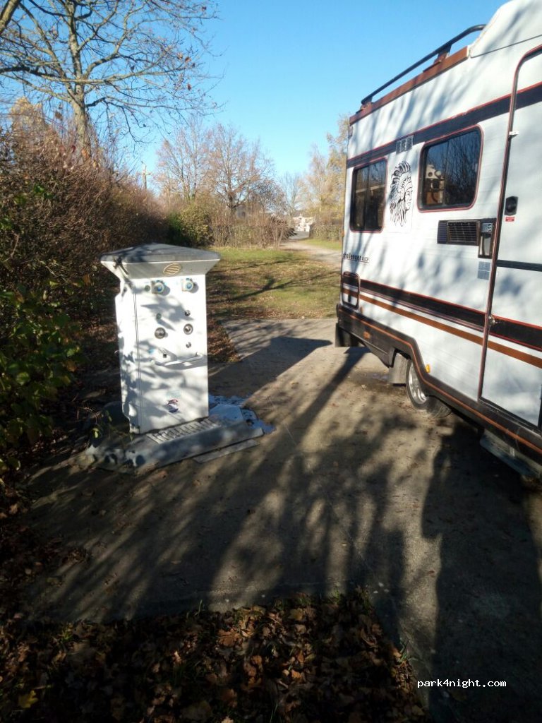 Aire camping-cars Le Pont d’Orne à Montbizot — foto