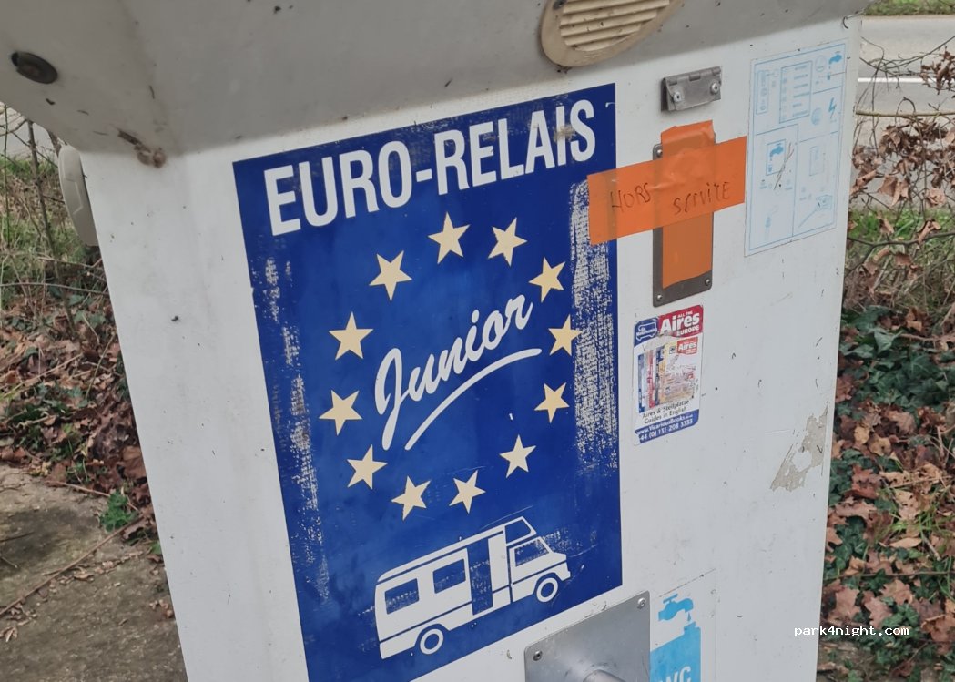 Aire camping-cars Le Pont d’Orne à Montbizot — foto 2