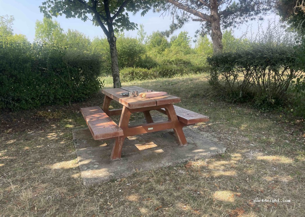(37460) Montrésor - D 760 — foto
