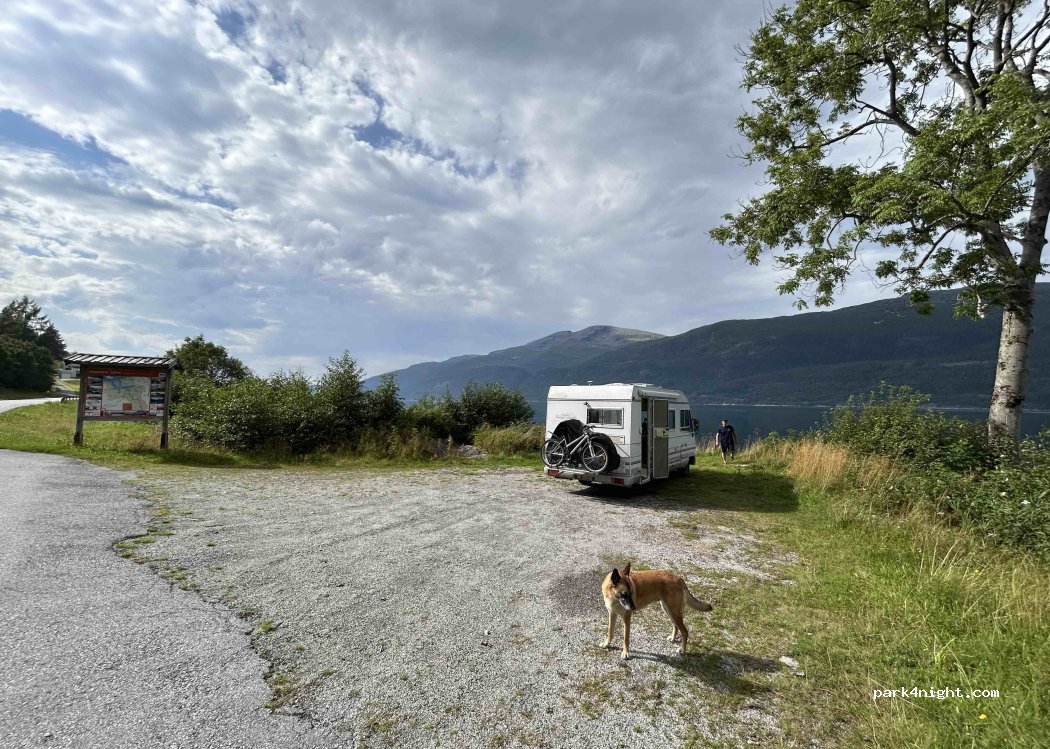 (6363) Myklebostad - Langfjordsstranda — foto