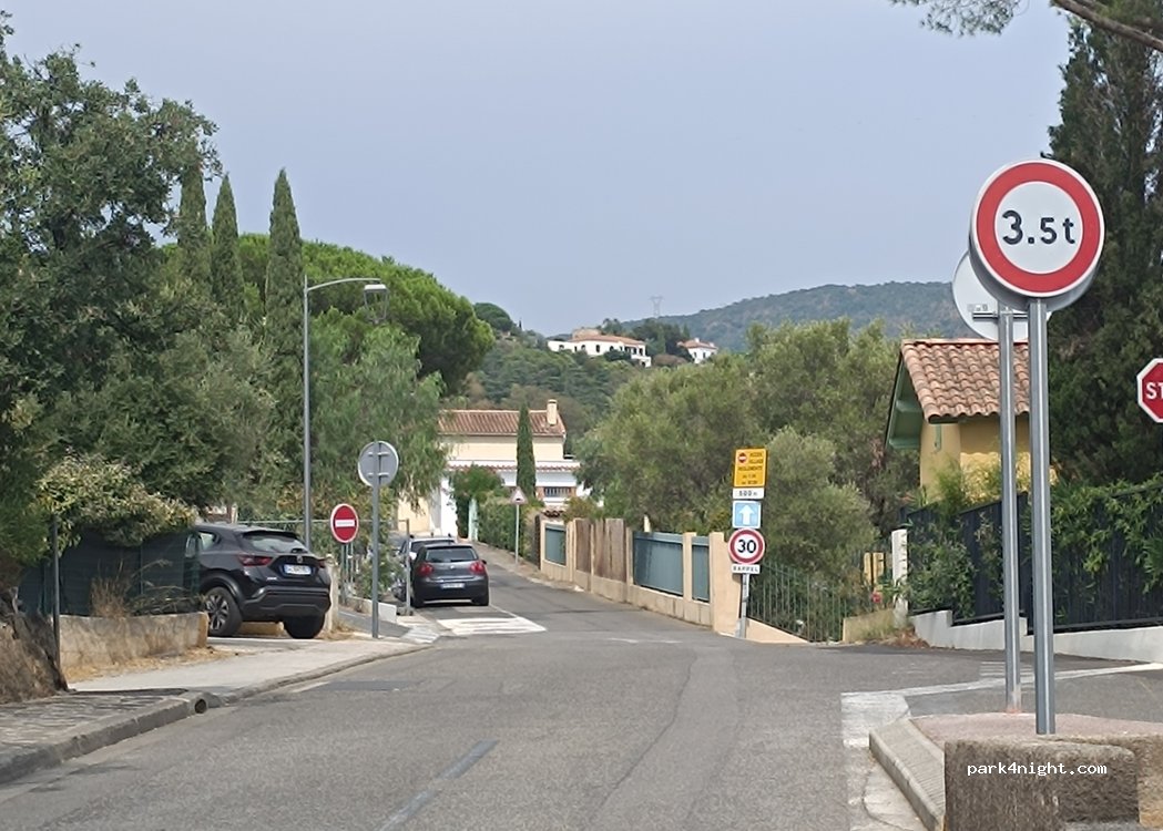 (83230) Bormes-les-Mimosas - Boulevard Jean Jaurès — foto 2