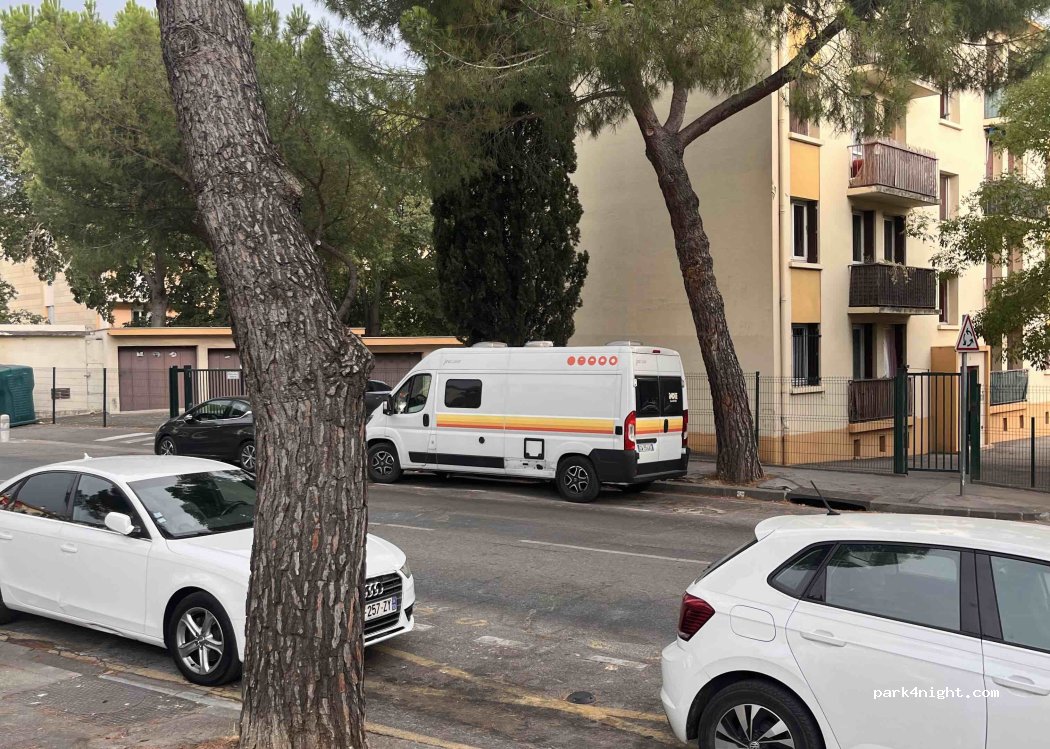 (13626) Aix-en-Provence - Avenue des Infirmeries — foto
