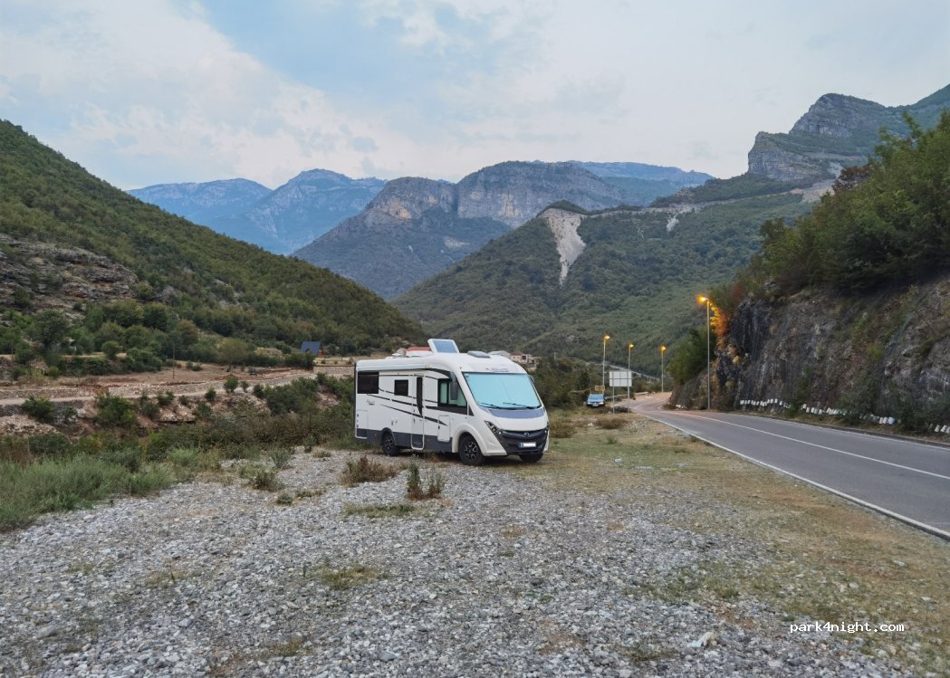 (81206) Cijevna - Unnamed Road — foto