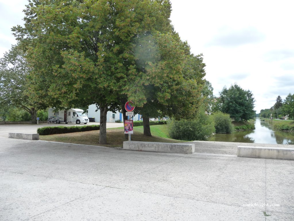 (85420) Bouillé-Courdault - 3 Place du Port — foto 2