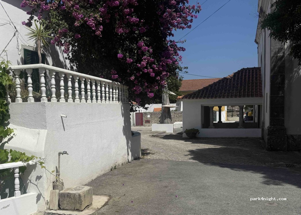 (2530-531) São Bartolomeu dos Galegos e Moledo - — foto 2