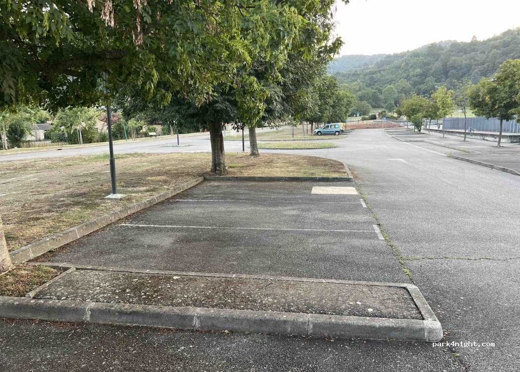 (09000) Ferrières-sur-Ariège - Avenue Jean Durroux — foto