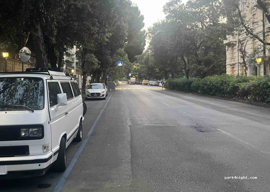 (16128) Genoa - Via Corsica — foto
