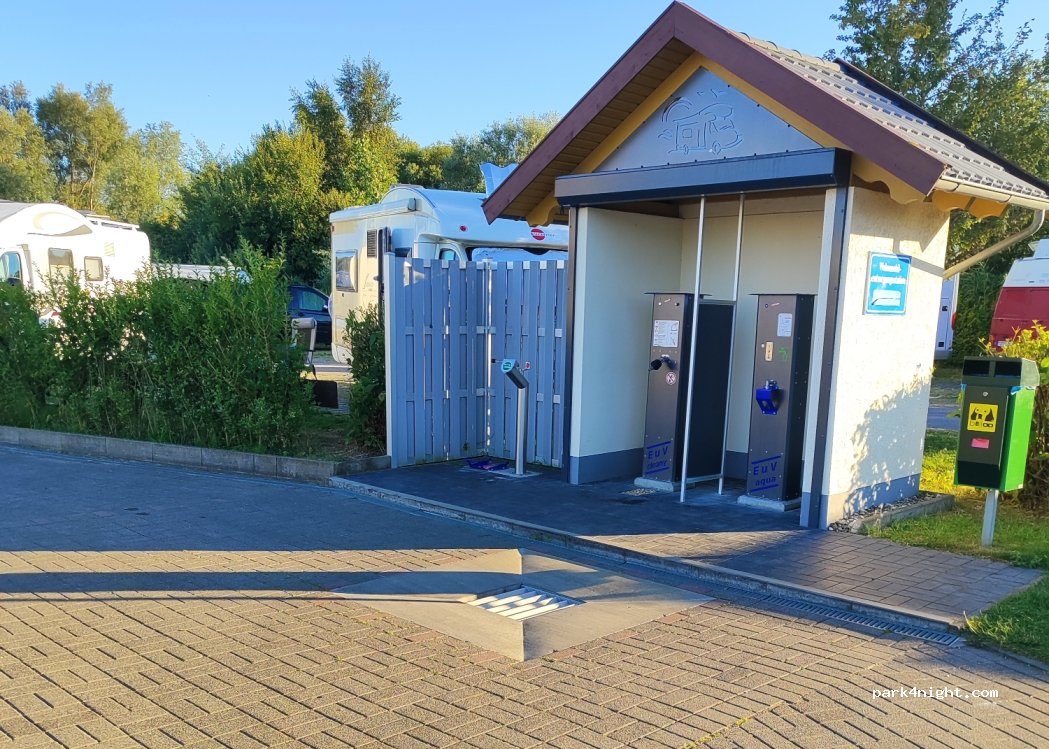 Wohnmobilstellplatz am Ferien-Camp in Börgerende-Rethwisch — foto 2