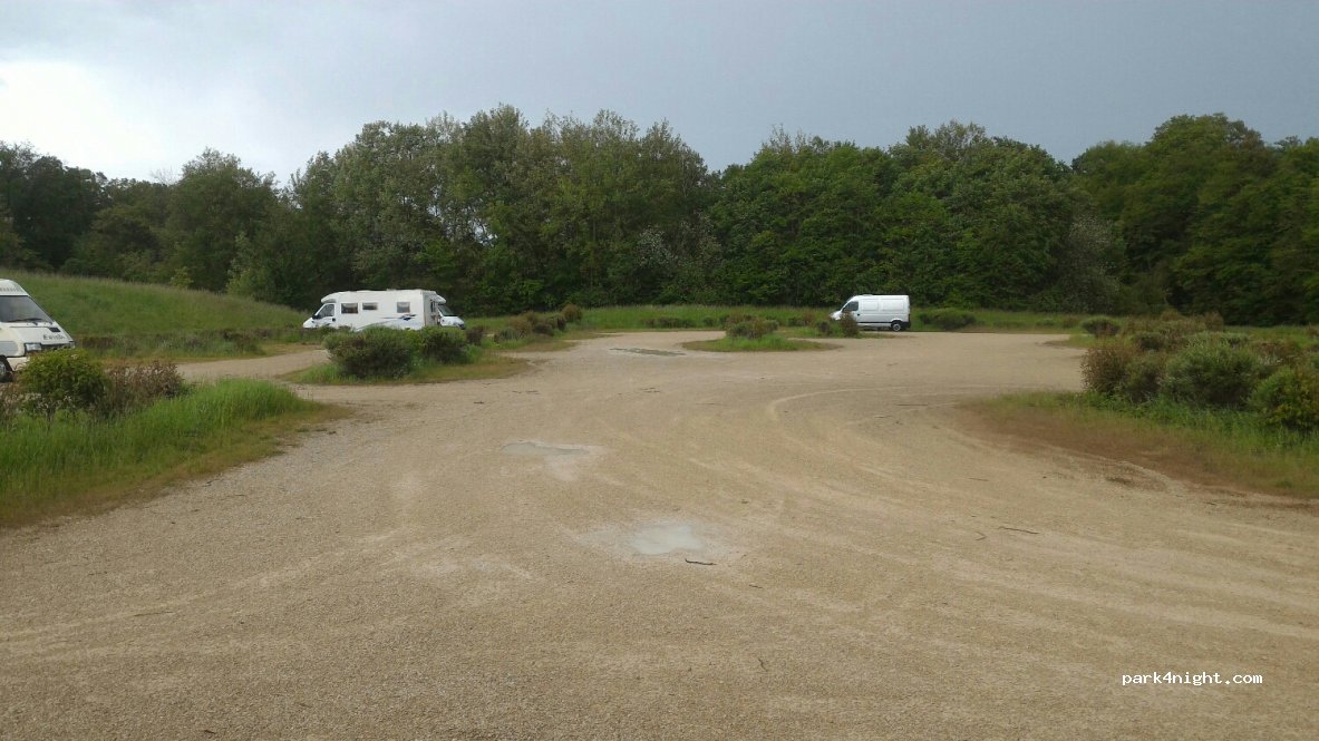 (10500) Radonvilliers - Parking Vl Et Camping Car — foto