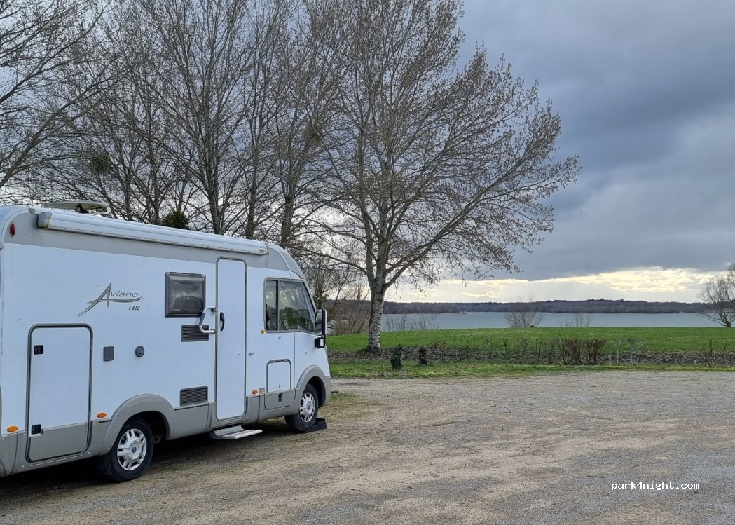 (10500) Radonvilliers - Parking Vl Et Camping Car — foto 4