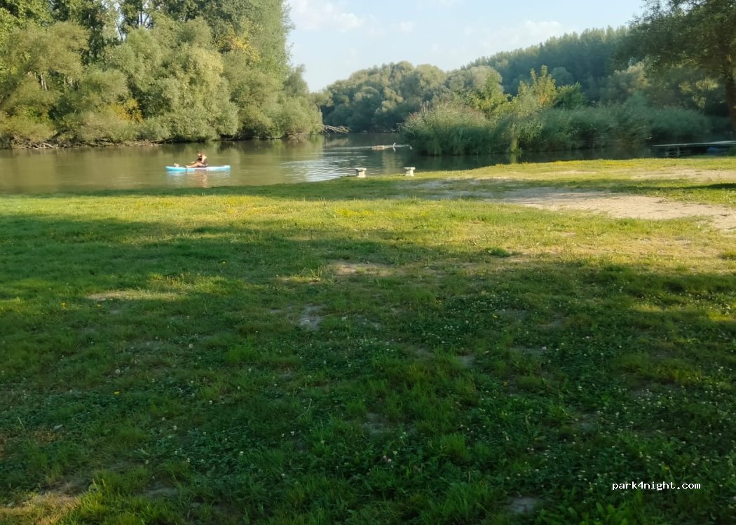 () Győrladamér - Alfred Ostler út — foto