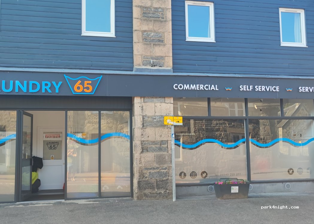 (PH21 1HP) Kingussie - High Street — foto