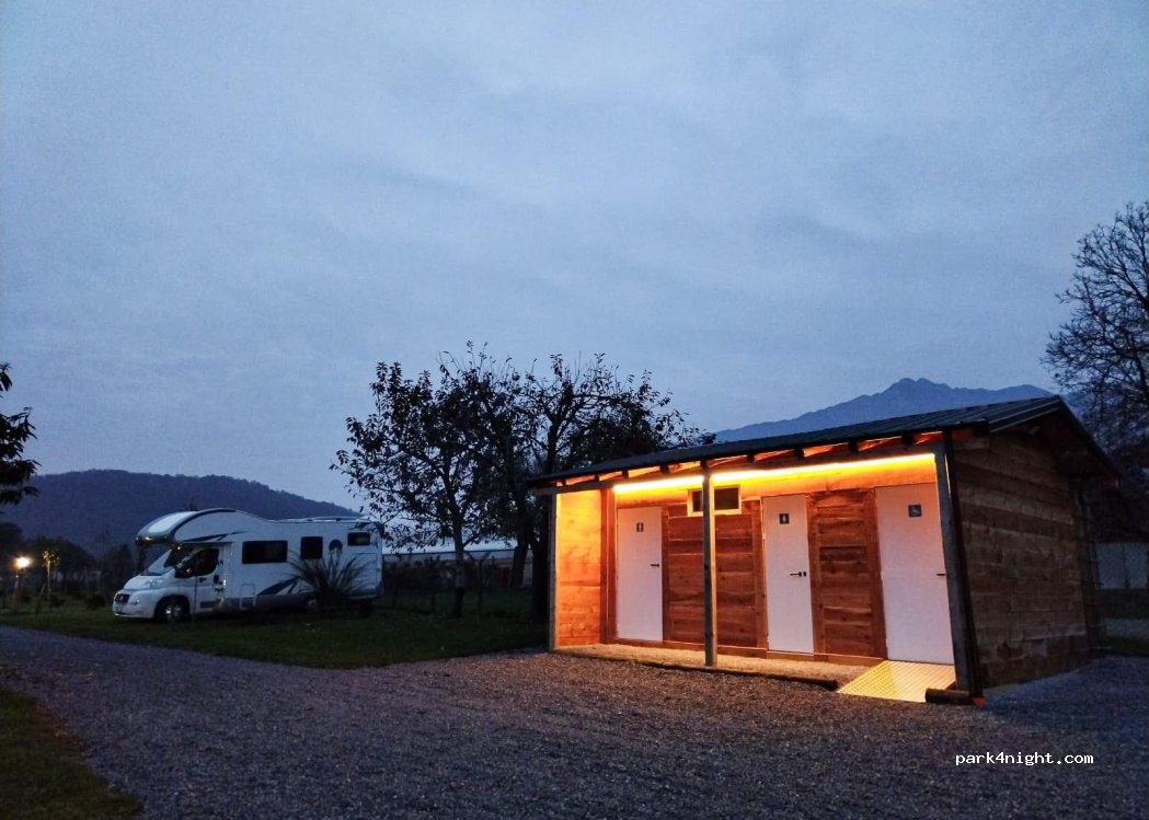 LA CAPRA CON GLI STIVALI — foto 3