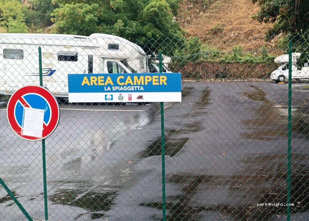 Area sosta camper Villalago — foto
