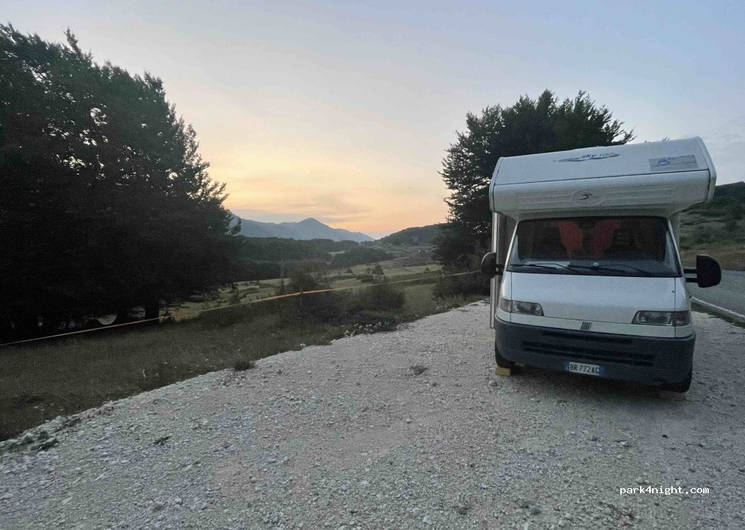 () Pacentro - Strada Statale 487 di Caramanico Terme — foto