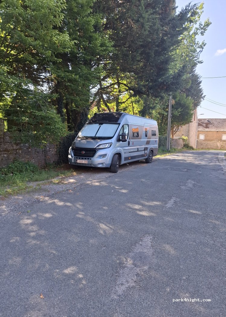 (5620) Florennes - Rue de la Grotte — foto