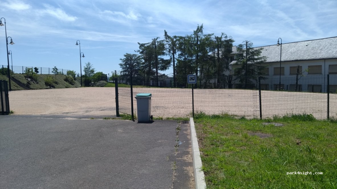 (15230) Pierrefort - 7-9 Côté de Chabridet — foto 3
