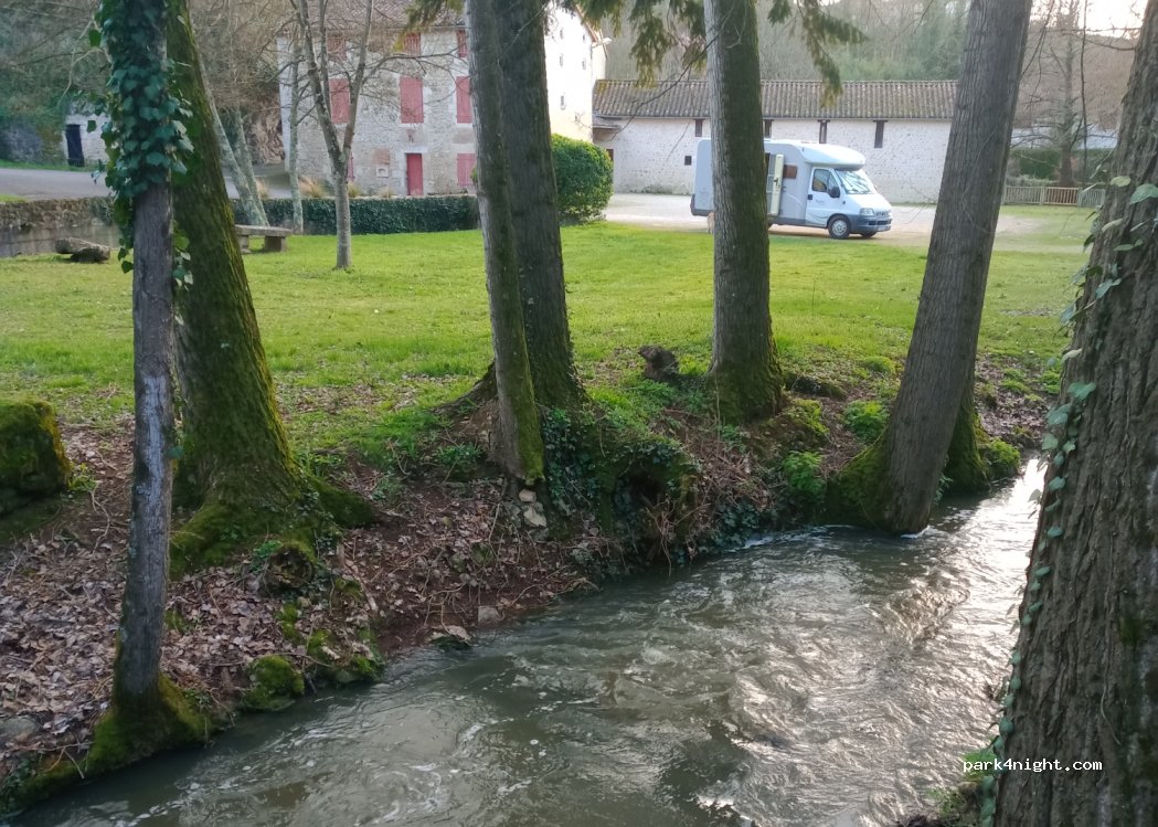 (86320) Lussac-les-Châteaux - 5 Rue du Petit Moulin — foto 2
