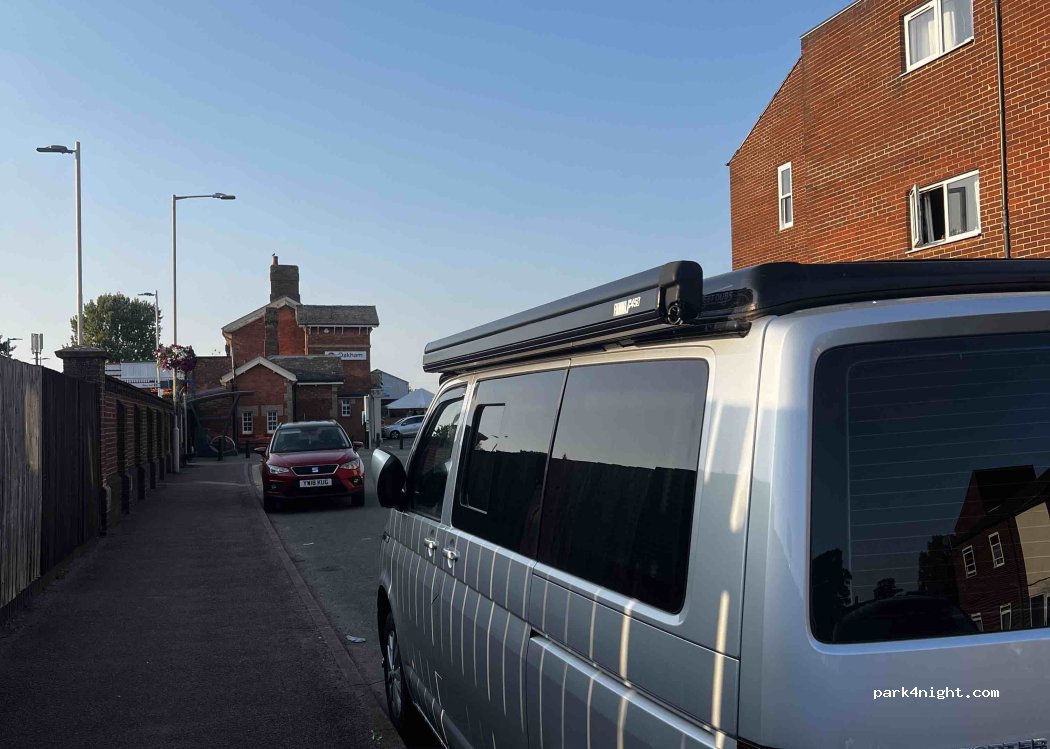 (LE15 6QU) Oakham - Station Road — foto