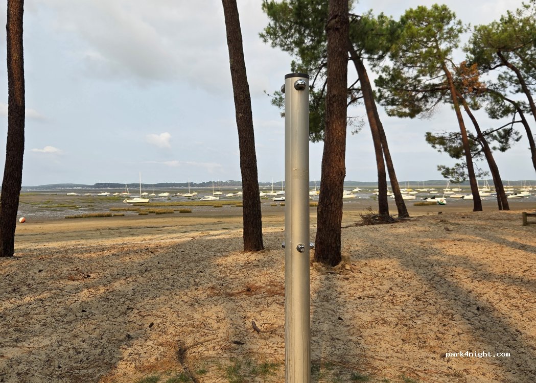 (33740) Arès - Boulevard de l'Aérium — foto
