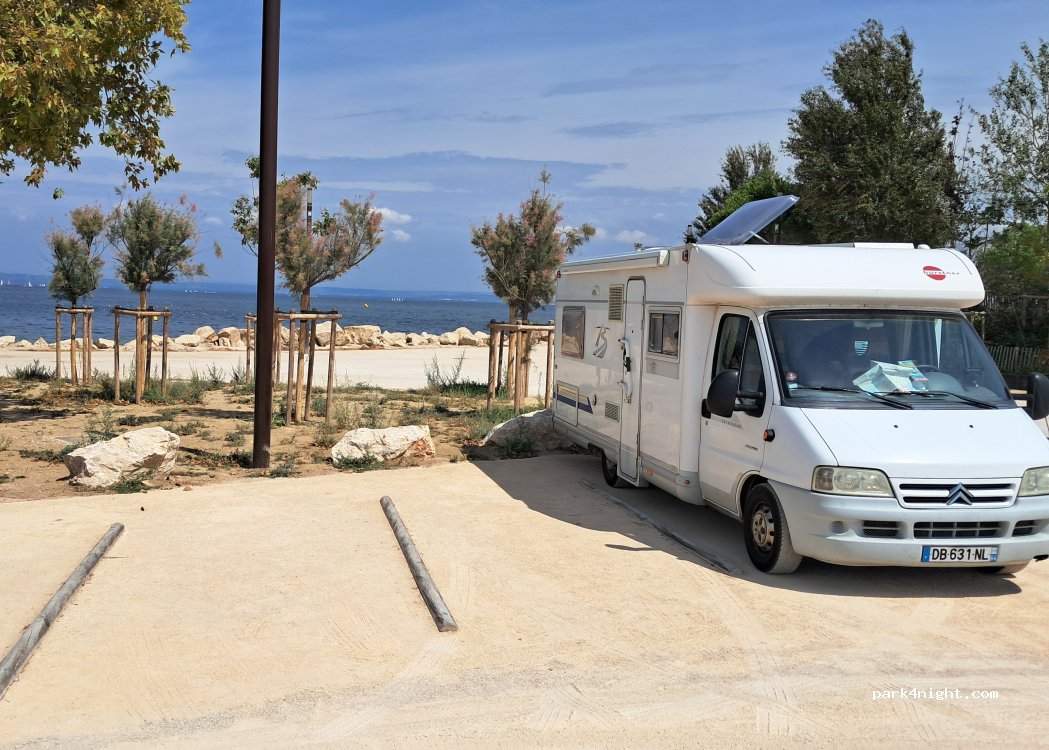 (13500) Martigues - Place des Aires — foto