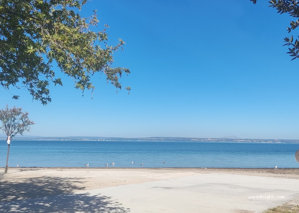 (13500) Martigues - Place des Aires — foto 5