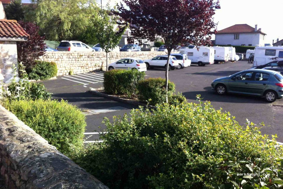 (43170) Saugues - Place du Breuil — foto