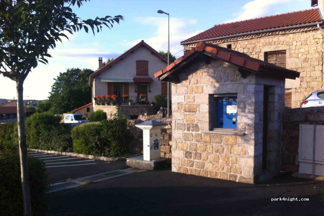 (43170) Saugues - Place du Breuil — foto 2