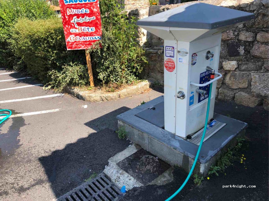 (43170) Saugues - Place du Breuil — foto 3