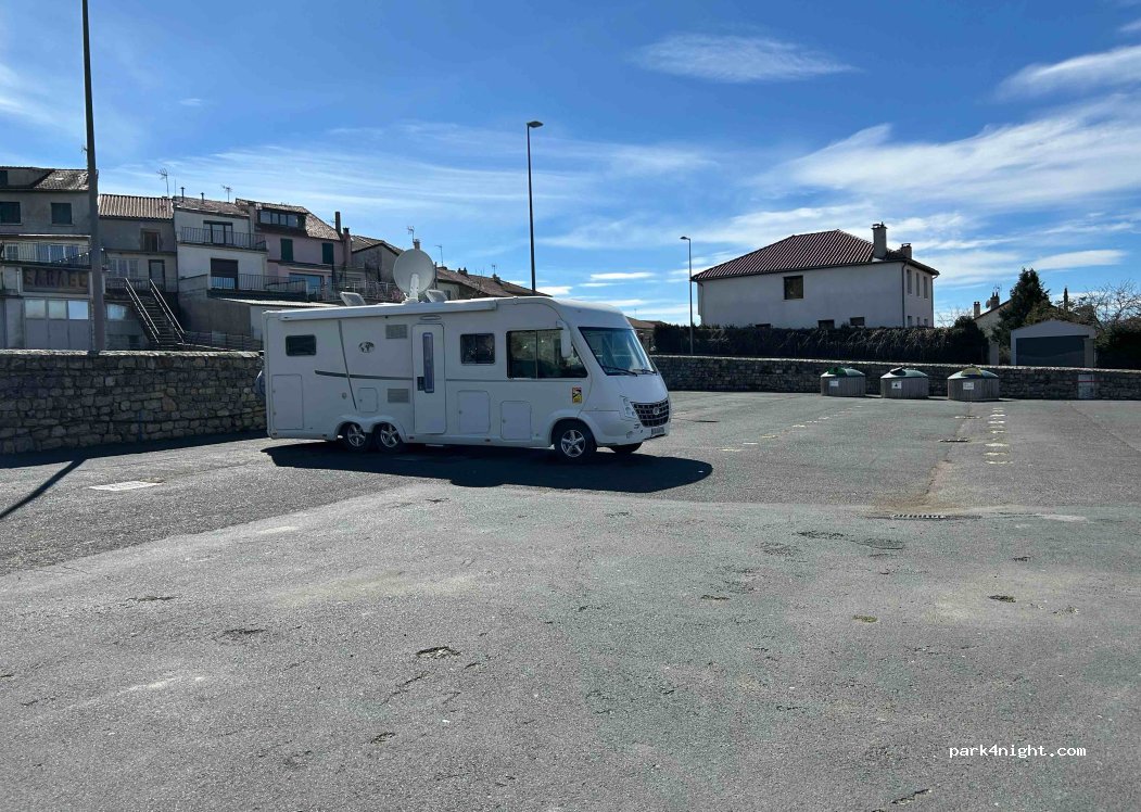 (43170) Saugues - Place du Breuil — foto 4