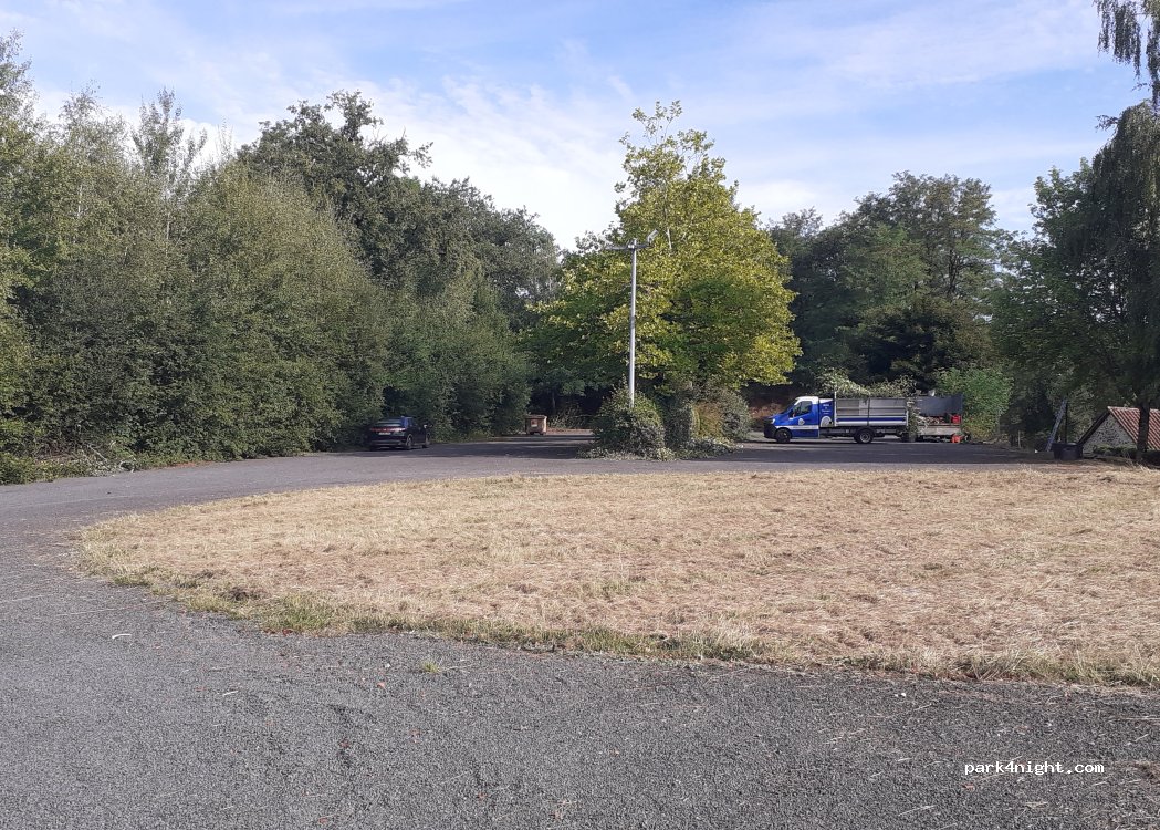 (15130) Vézac - Route du Château de Salles — foto