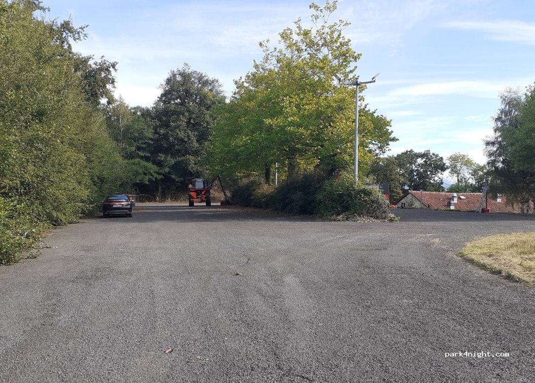 (15130) Vézac - Route du Château de Salles — foto 2