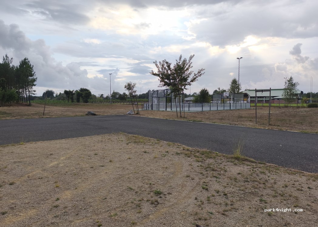 (40260) Lesperon - Allée des Chênes — foto